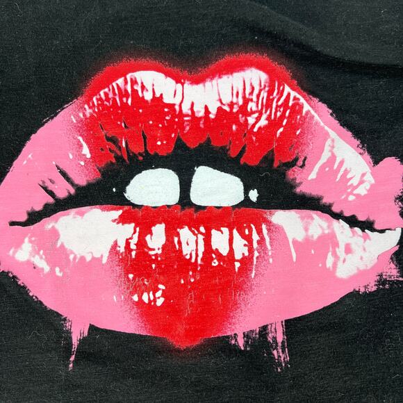 Torrid Womens Lips Kiss Graphic Black Relaxed Fit Short Sleeve T Shirt Size 2 - Picture 5 of 7